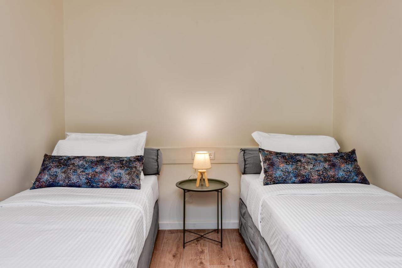 Saronis Suites Saronida Eksteriør billede
