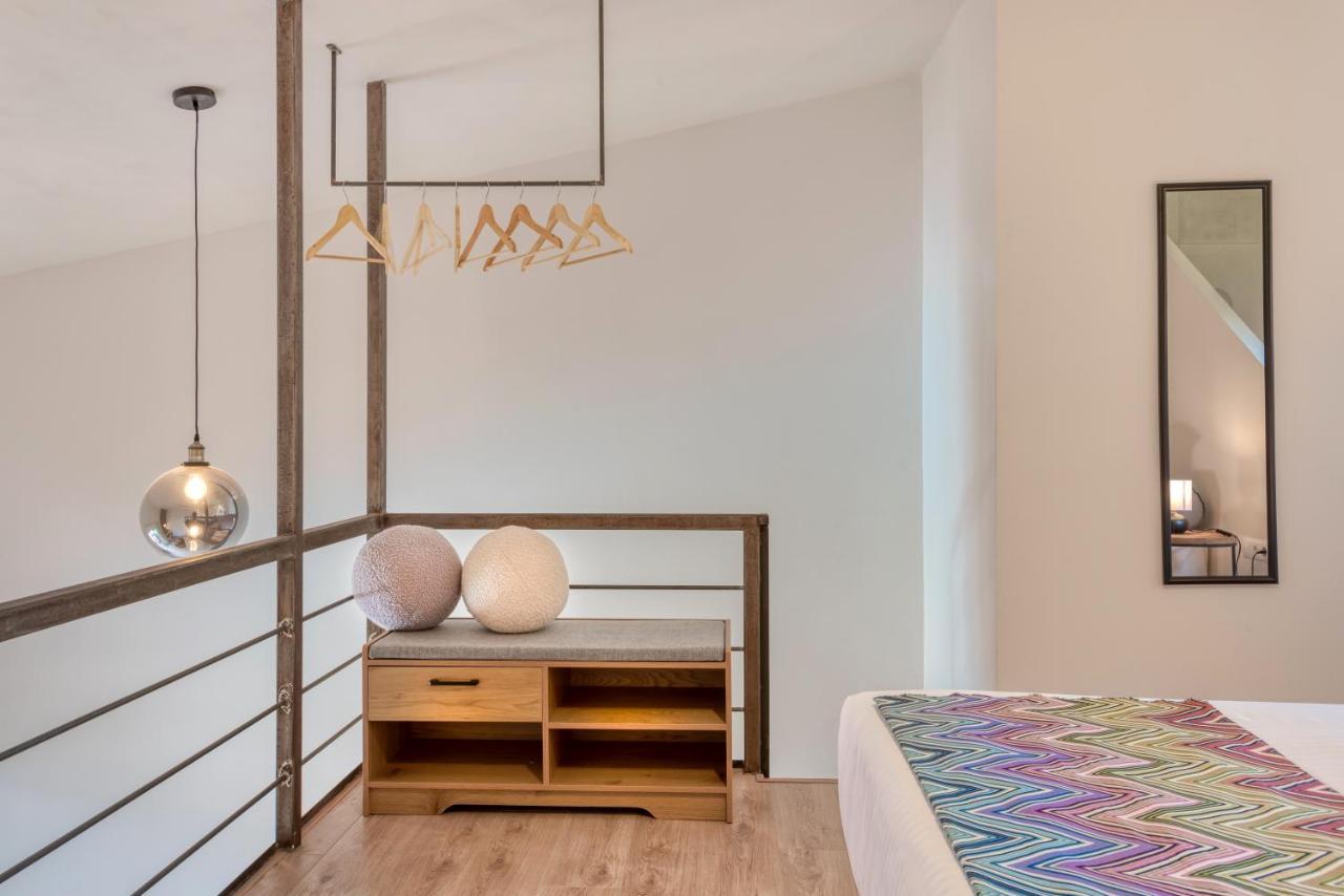 Saronis Suites Saronida Eksteriør billede