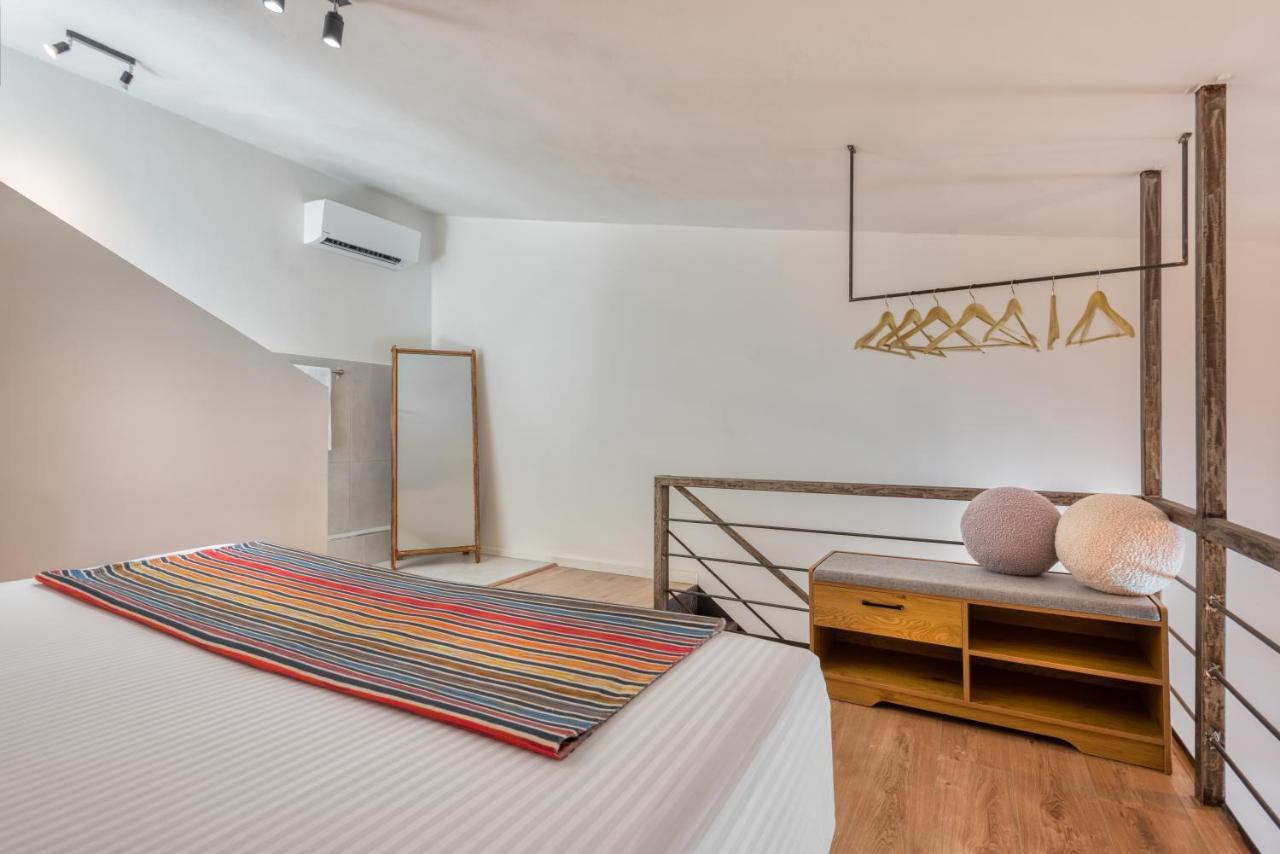 Saronis Suites Saronida Eksteriør billede