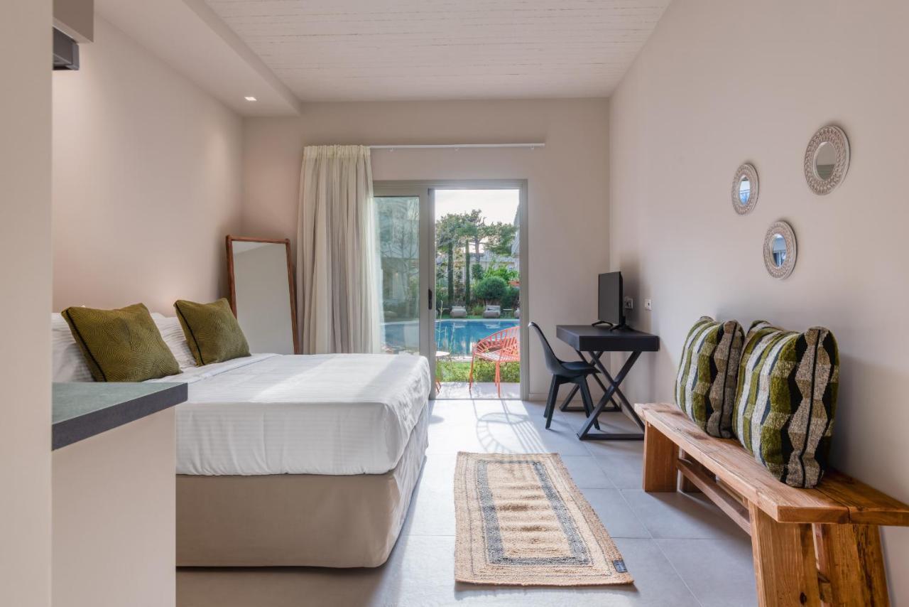 Saronis Suites Saronida Eksteriør billede