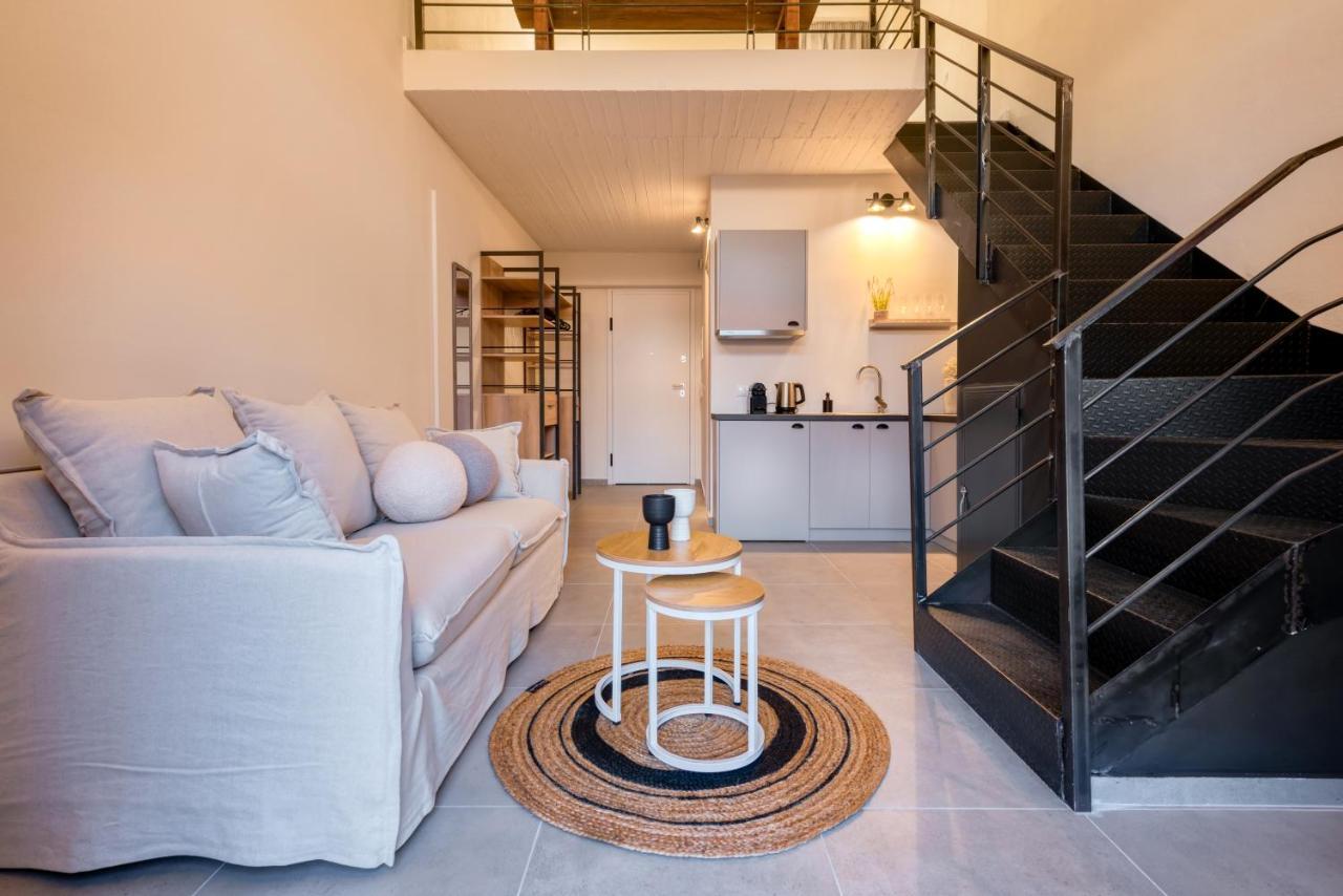 Saronis Suites Saronida Eksteriør billede