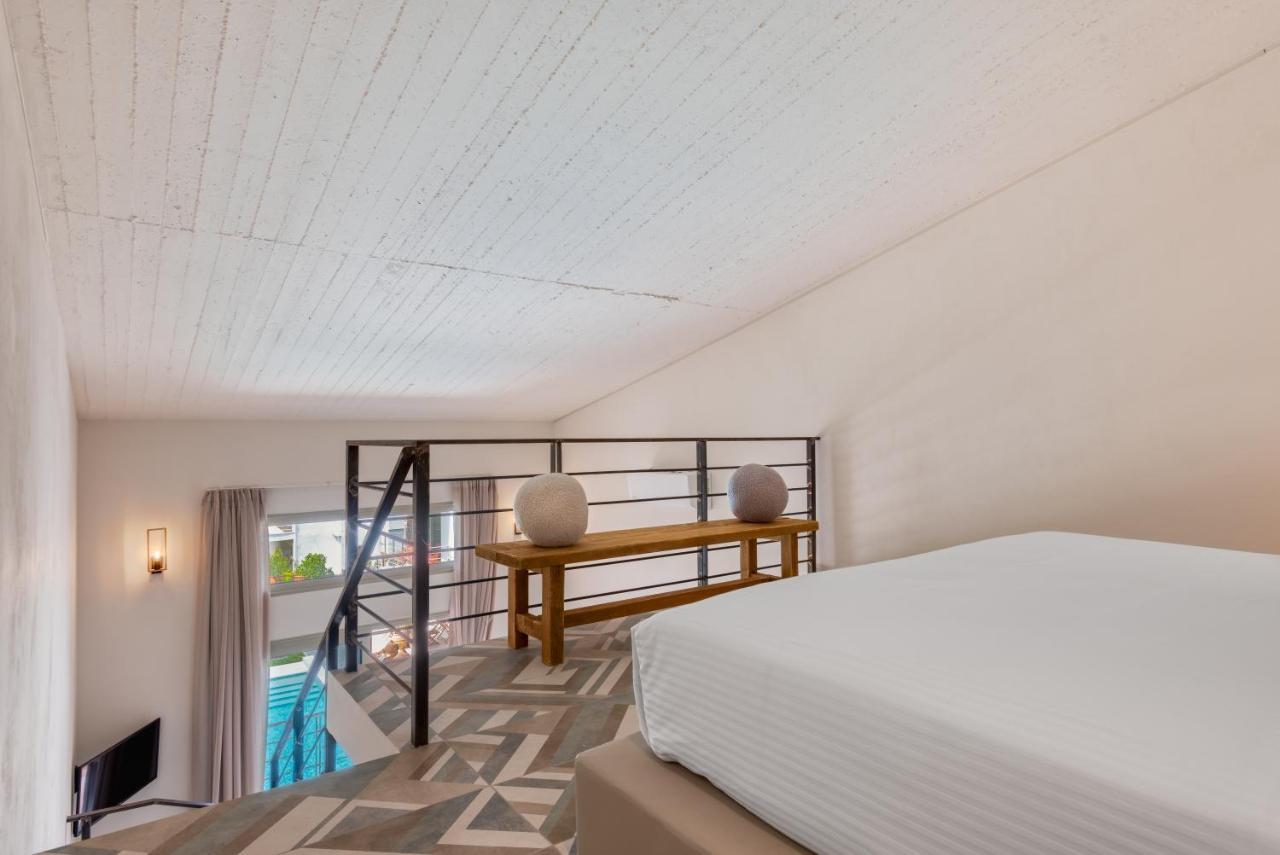 Saronis Suites Saronida Eksteriør billede