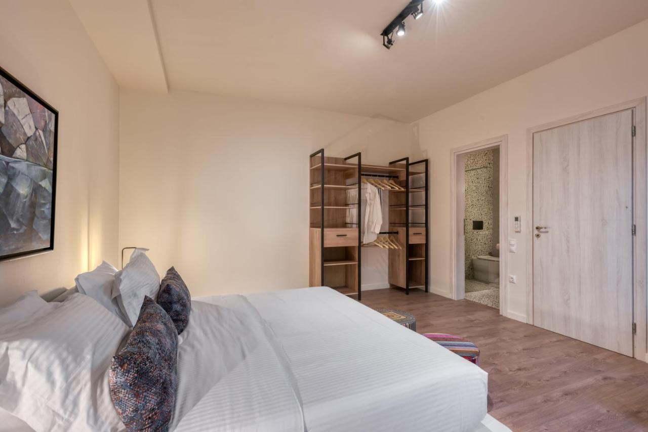 Saronis Suites Saronida Eksteriør billede