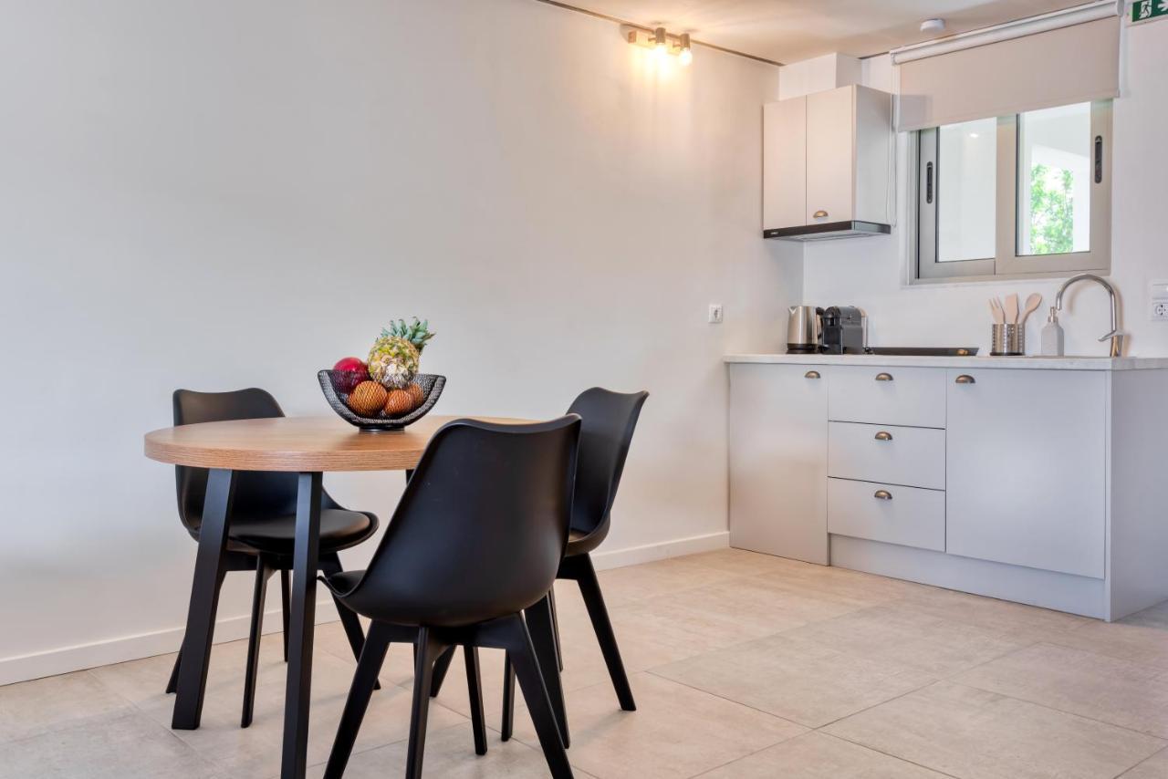 Saronis Suites Saronida Eksteriør billede