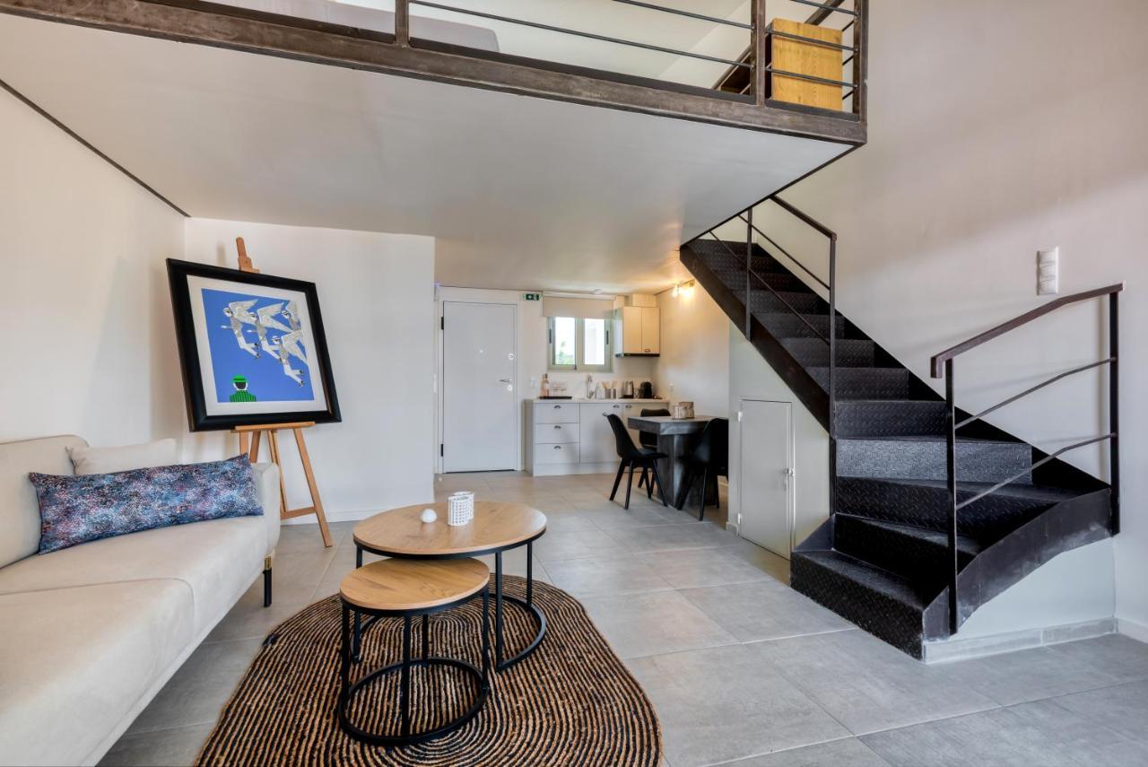 Saronis Suites Saronida Eksteriør billede