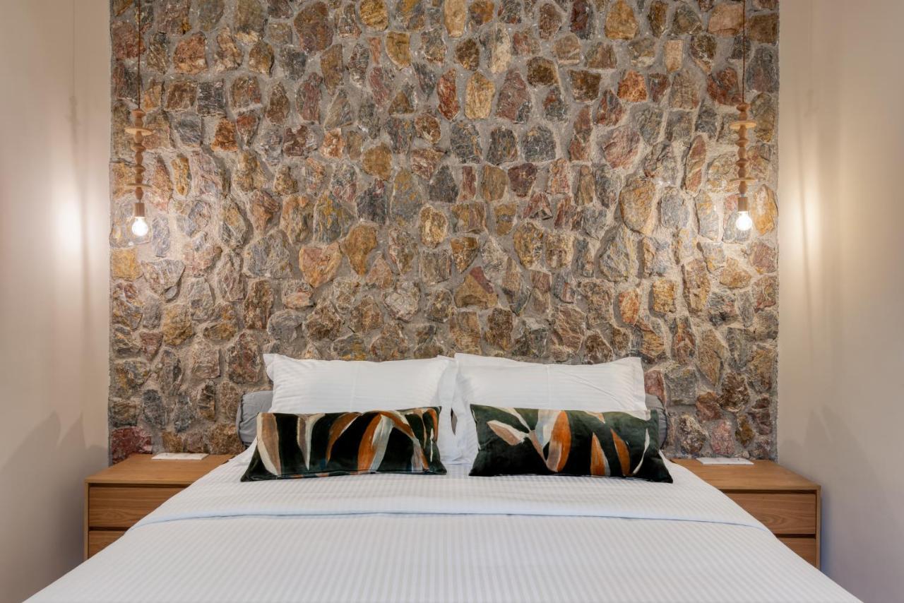 Saronis Suites Saronida Eksteriør billede