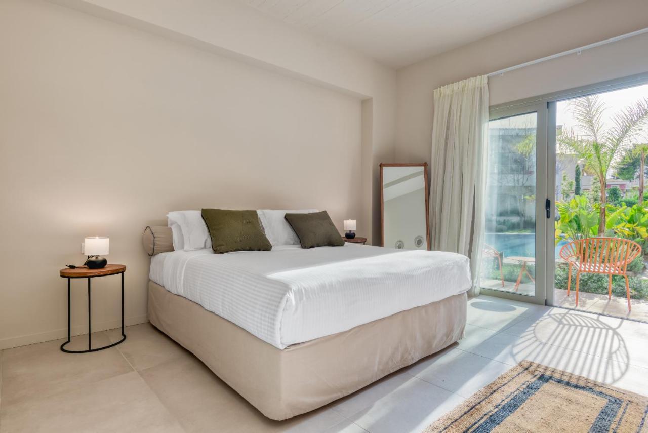 Saronis Suites Saronida Eksteriør billede