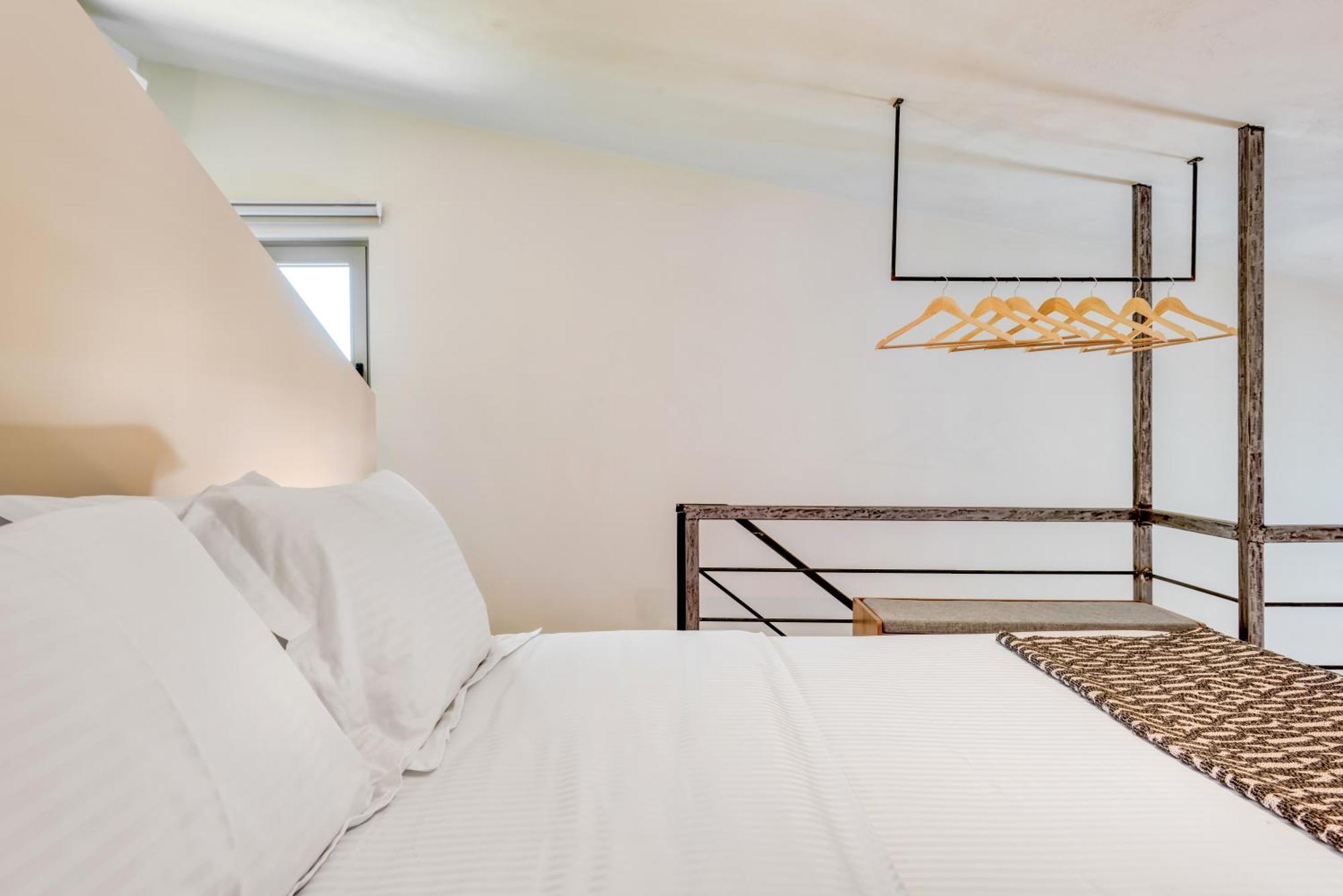 Saronis Suites Saronida Eksteriør billede