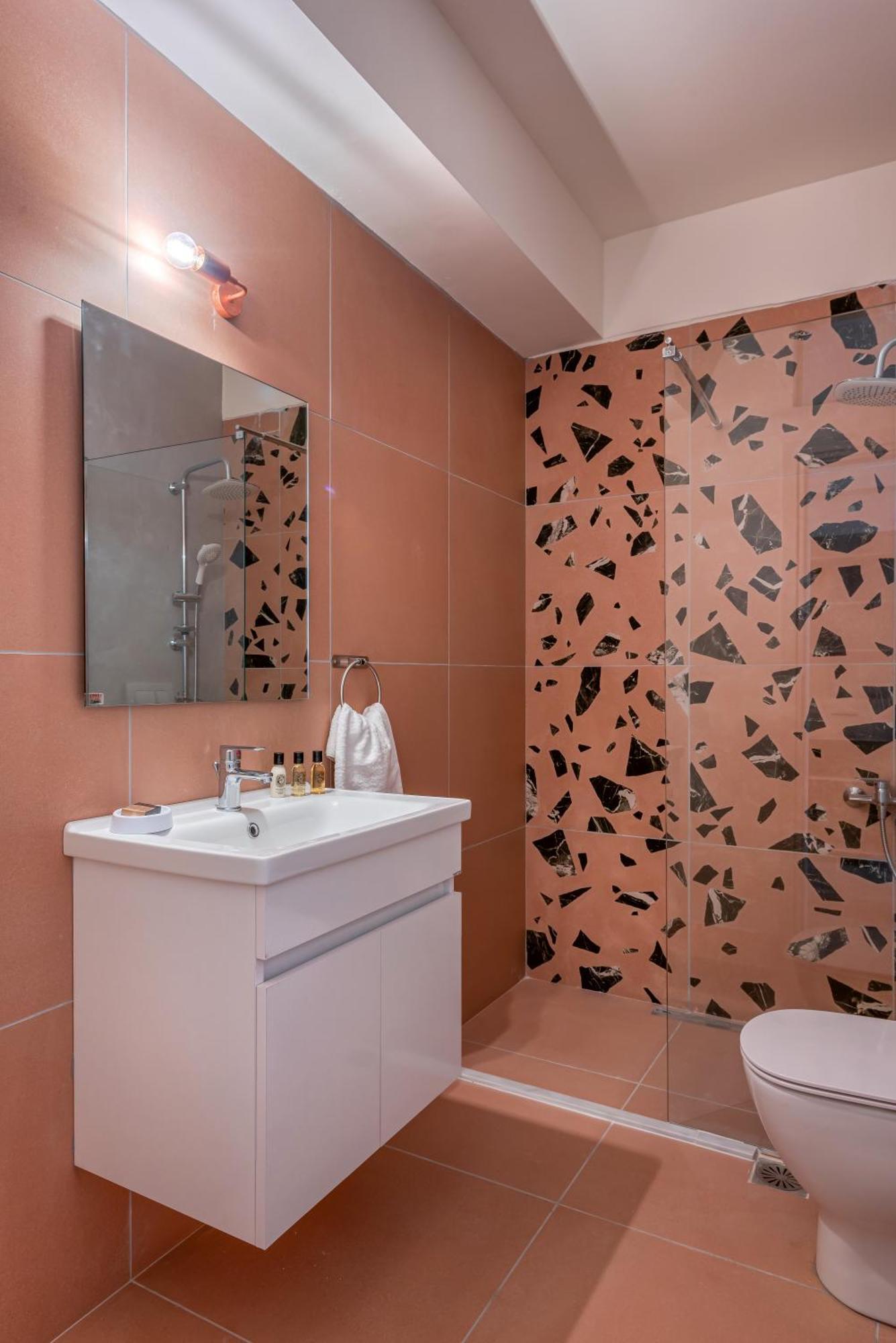 Saronis Suites Saronida Eksteriør billede