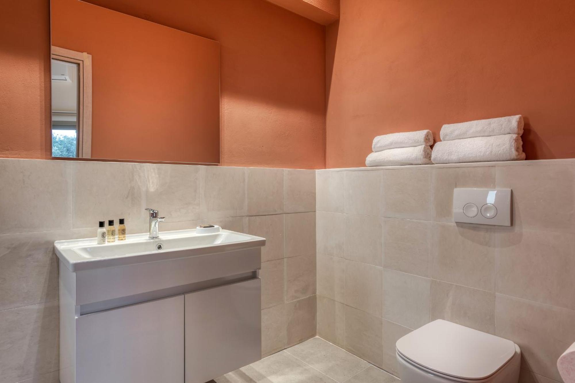 Saronis Suites Saronida Eksteriør billede