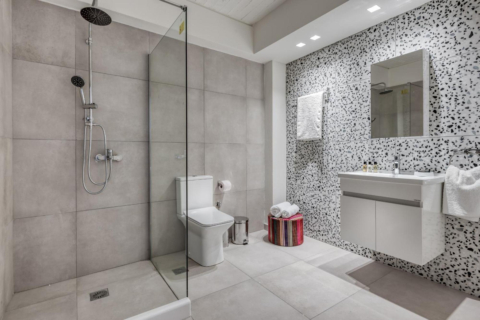 Saronis Suites Saronida Eksteriør billede
