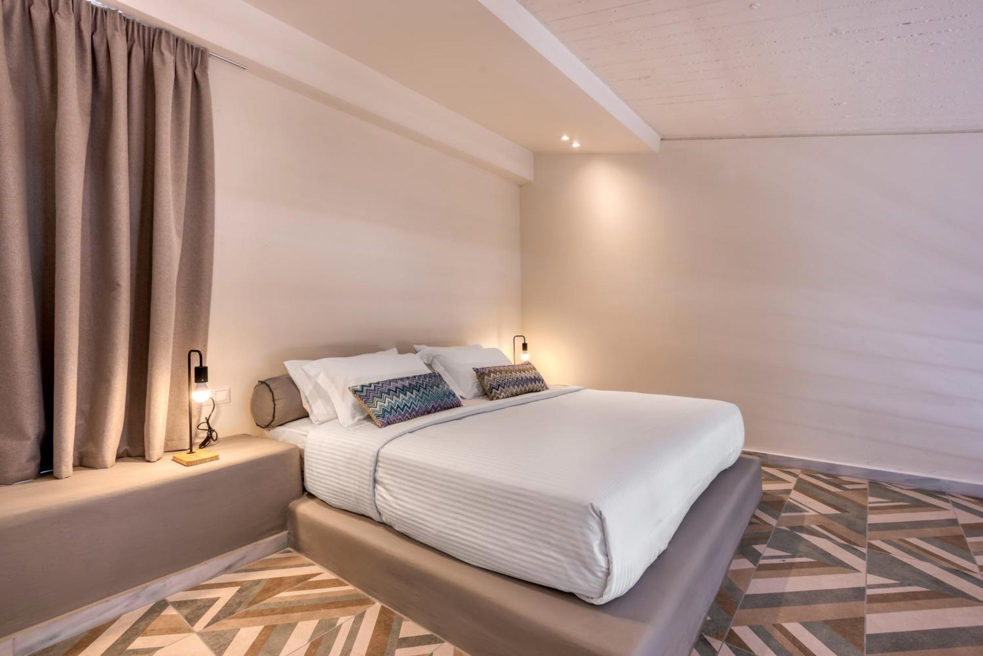 Saronis Suites Saronida Eksteriør billede