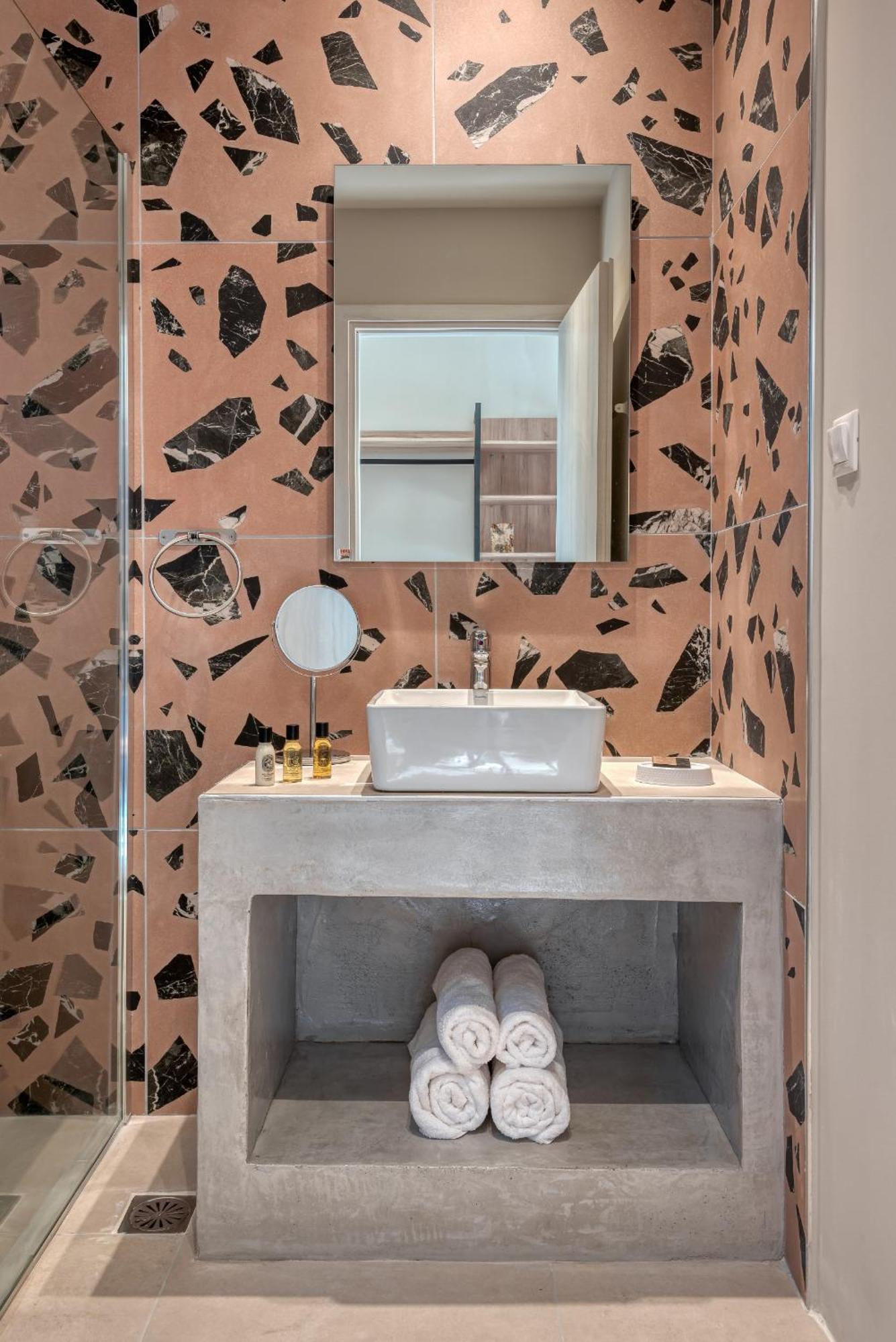 Saronis Suites Saronida Eksteriør billede