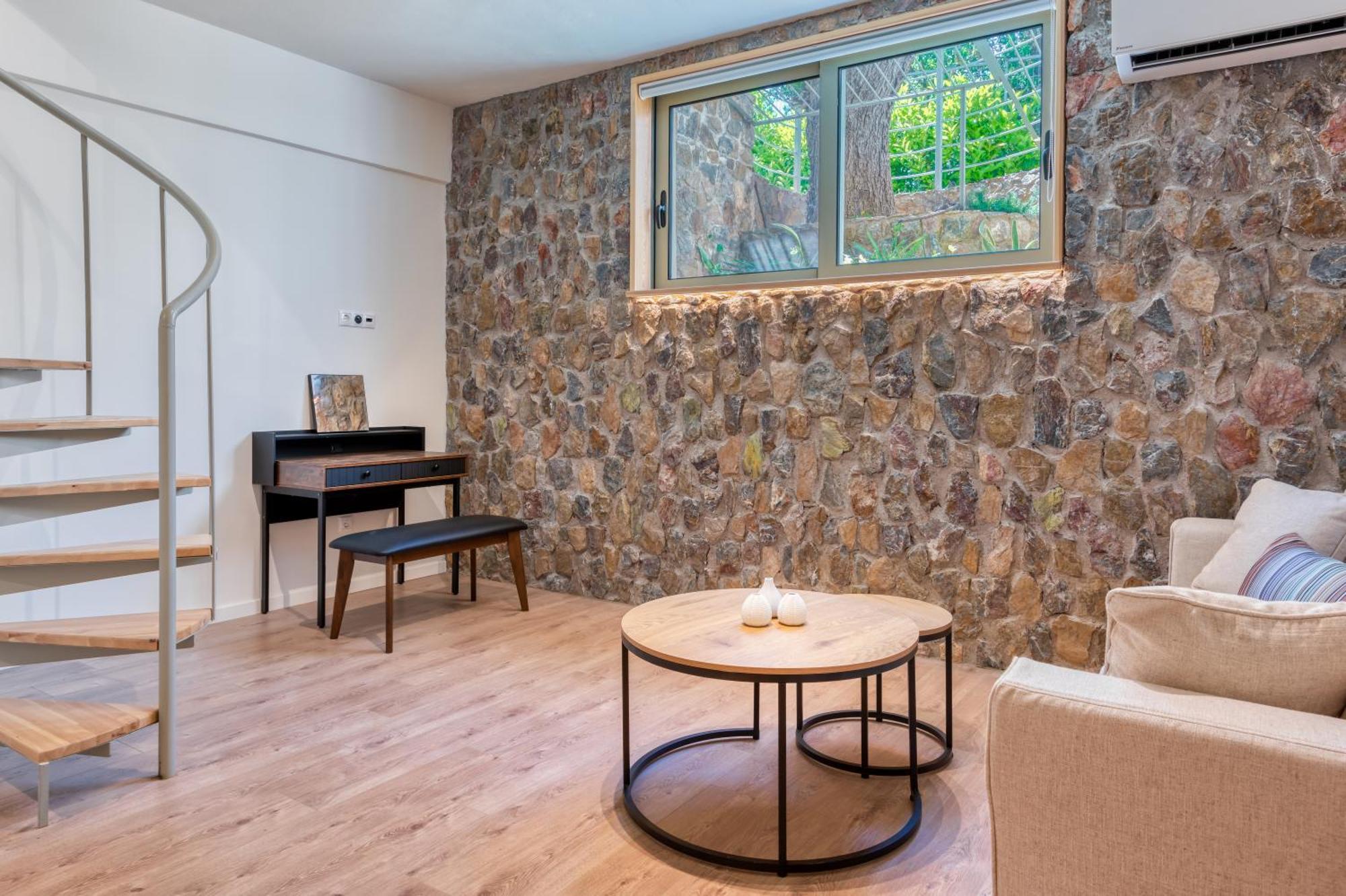 Saronis Suites Saronida Eksteriør billede